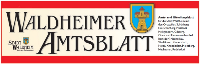 Das Bild zeigt den Titelkopf des „Waldheimer Amtsblatts“. In der Mitte steht groß und in schwarzer, dekorativer Schrift der Name „Waldheimer Amtsblatt“. Links befindet sich das Stadtwappen der Stadt Waldheim mit einem stilisierten Turm auf blauem Hintergrund, darunter der Schriftzug „Stadt Waldheim – Perle des Zschopautales“. Rechts ist ein weiteres Wappen mit demselben Turmsymbol abgebildet. Daneben steht ein Text, der darauf hinweist, dass es sich um das Amts- und Mitteilungsblatt für die Stadt Waldheim und ihre Ortsteile handelt. Der Hintergrund ist hell, umrahmt von breiten roten Streifen oben und unten.&nbsp;&copy;&nbsp;Stadt Waldheim