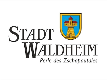 Stadtwappen der Stadt Waldheim mit Schriftzug „Stadt Waldheim – Perle des Zschopautales“.
Das Bild zeigt das Stadtwappen der Stadt Waldheim. Rechts ist ein farbiges Wappen mit einem Turm dargestellt. Links daneben befindet sich der Schriftzug „Stadt Waldheim“. Darunter steht der Zusatz „Perle des Zschopautales“.&nbsp;&copy;&nbsp;Stadt Waldheim