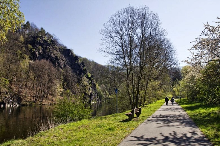 Wanderweg entlang der Zschopau vorbei am Abwasserzweckverband.